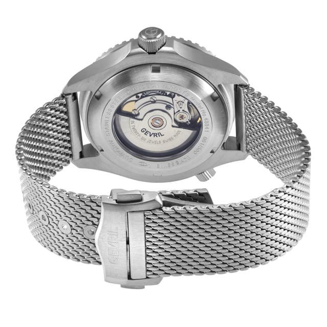 El reloj automático Gevril 48832B Men's Hudson Yards es una obra maestra que combina diseño y funcionalidad. Parte de la Colección Divers, se inspira en el vibrante lado oeste de Manhattan. Con siete estilos distintivos, se adapta tanto a la exploración bajo el agua como a la alta gastronomía. Las esferas del reloj están disponibles en negro clásico, verde vibrante o azul de buceador, emparejadas con acero inoxidable dorado o plateado. Alimentado por los movimientos automáticos suizos de Sellita, cuenta con una resistencia al agua de hasta 300 metros y una válvula de liberación de helio.

La pulsera, que recuerda a una vía de tren bien trazada, es duradera y elegante. Marcadores luminosos y un bisel giratorio de cerámica añaden un toque de estilo. Este reloj trasciende de las profundidades oceánicas a los altos Michelin, epitomizando la opulencia y la funcionalidad. Las características clave incluyen una caja de acero inoxidable de 43 mm, bisel de carburo negro, función de fecha/día, fondo de caja de exhibición y una pulsera de extensión de buceo de dos tonos IPYG. Con cristal de zafiro anti-reflejante, es resistente al agua hasta 300 metros, impulsado por el movimiento automático suizo Sellita SW220-1.