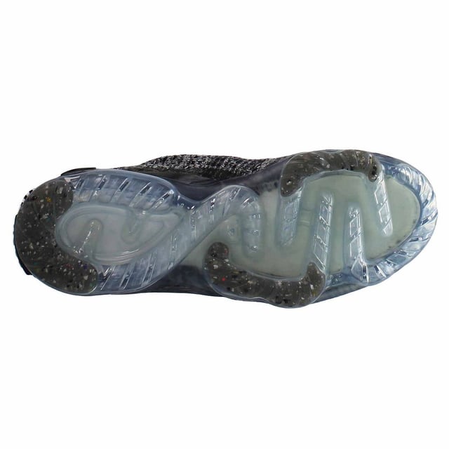 Nike Air VaporMax 2020 FK FEMNETRADORES FURAS FURANAS, una elección de calzado de vanguardia y elegante que combina tecnología innovadora con un diseño moderno. Estos entrenadores están diseñados para proporcionar una comodidad excepcional, sostenibilidad y una estética futurista. Vamos a profundizar en las características clave que hacen que el Nike Air VaporMax 2020 FK sea una opción destacada:

Diseño sostenible: el Vapormax 2020 FK es parte de la iniciativa Move to Zero de Nike, cuyo objetivo es reducir la huella ambiental de la marca. Estos entrenadores cuentan con materiales sostenibles, incluido el poliéster reciclado, para contribuir a un enfoque más consciente de la moda.

Estética futurista: el Vapormax 2020 FK cuenta con un diseño futurista y visualmente llamativo. La parte superior translúcida, combinada con la amortiguación de aire expuesto, crea un aspecto único y llamativo.

Flyknit Upper: los entrenadores utilizan tecnología FlyKnit en la parte superior, que es conocida por sus cualidades ligeras y transpirables. Este material se ajusta a la forma de su pie, proporcionando un ajuste cómodo y cómodo.

Cierre de encaje seguro: el cierre de cordones permite un ajuste seguro y personalizable, asegurando que sus pies permanezcan ajustados y apoyados durante varias actividades.

Amortiguación de aire visible: la tecnología Vapormax en la unidad única proporciona amortiguación y capacidad de respuesta excepcional. Estos entrenadores cuentan con vainas de aire visibles que ofrecen una comodidad superior con cada paso, reduciendo el impacto en sus pies y juntas.

Detalles sostenibles: el Vapormax 2020 FK incorpora detalles sostenibles como la etiqueta de lengua "Mover to Zero", que contribuye al compromiso de Nike con la responsabilidad ambiental.

Comodidad liviana: la tecnología de amortiguación de la parte superior y del aire Flyknit hace que estos entrenadores sean increíblemente livianos, lo que permite una experiencia de uso sin esfuerzo y cómoda.