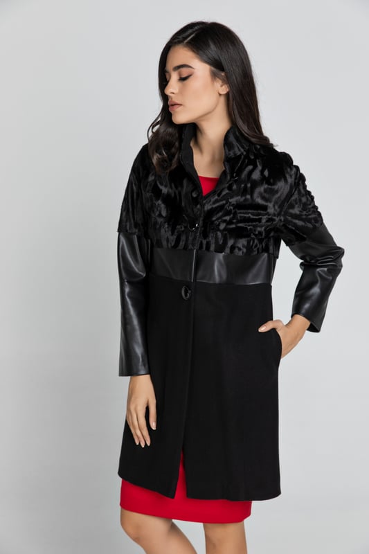 Three fabric coat in black. Astrakhan at the top with a wide faux leather panel underneath and on the rest of the arms. Coat fabric below. Upright collar. Fastens in the front with 3 big buttons. Two side pockets. Easy fit. Our model is 176cm and is wearing size 36/S. Measurements for size 36/M (in cm): Shoulder -46, Chest-45, Waist-45, Bottom-50, Sleeve length -53, Body length-91. 50%wool-50%acryl + 100%polyester. Accessories are not included.