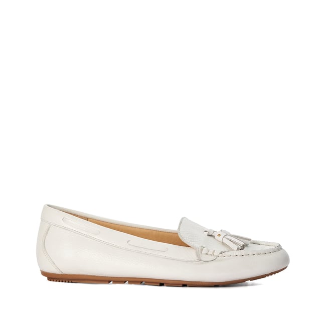 The timeless tassel trims give these leather moccasins a classic look. Perfect for pairing with your day-to-day work wear attire.