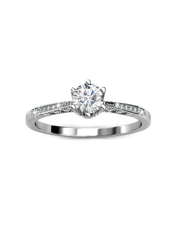 Destiny Ring är ett måste. Lätt att bära tack vare sin mycket fina design och sina många kristaller, den här ringen är för dig. Den perfekta gåvan för att komplettera smyckeskrinet.