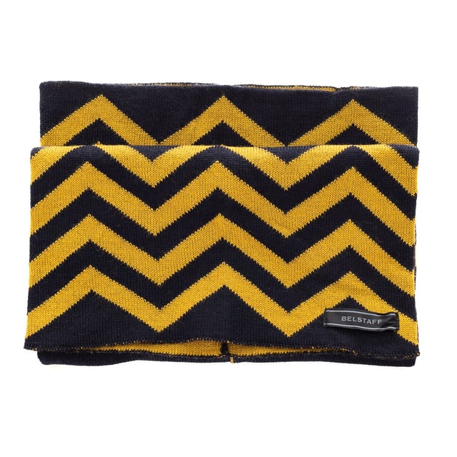 Neckwarmer collar.
 Essential modern accessory.
 As a contemporary and functional alternative to a scarf, or as a neck warmer on cold days.
 Tubular pull-on design.
 Embroidered logo.
 Measures: 45x23cm
 Composition: 50% Wool, 50% Acrylic
 Care:
Handwash.