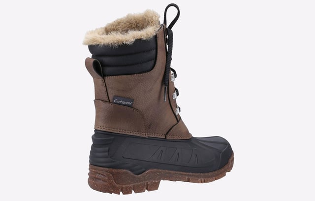 Inspired by the hidden tracks and unpredictable weather of the Cotswolds, these Hatfield hybrid weather boots combine a completely waterproof rubber sole and foot section and warming hi-leg upper for real practical comfort.
- Hybrid weather boot designed for the elements- Waterproof rubber galosh- Luxury faux sheering microfiber fleece lining- Breathable synthetic mesh panels- High leg opening and warming gussets- Five metal D-ring lace holds and cord lacing