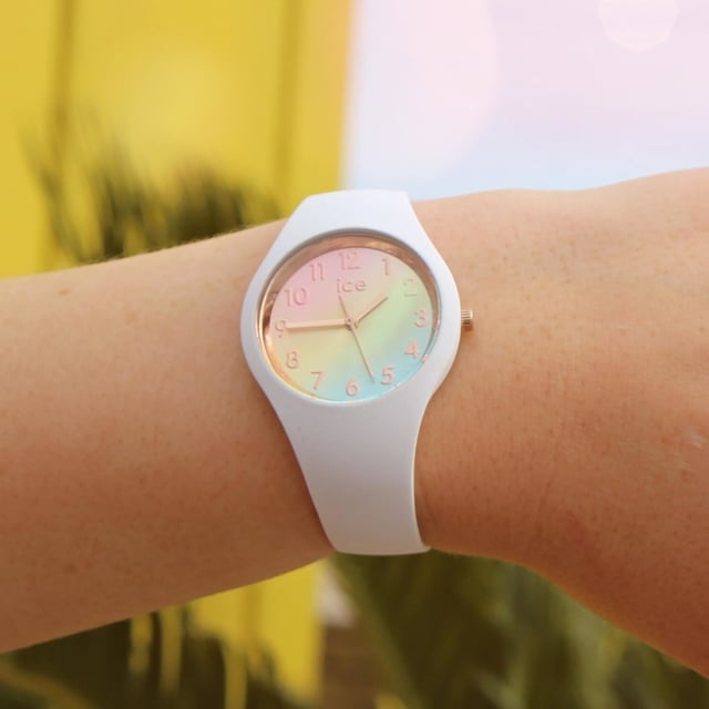 This Ice Watch Ice Sunset - Rainbow Analogue Watch for Women is the perfect timepiece to wear or to gift. It's White 34 mm Round case combined with the comfortable White Silicone will ensure you enjoy this stunning timepiece without any compromise. Operated by a high quality Quartz movement and water resistant to 10 bars, your watch will keep ticking. Thanks to its ultra-soft silicone strap and its colourful white dial, it will bring a fashionable and modern touch to all your outfits! The choice is yours! High quality 19 cm length and 16 mm width White Silicone strap with a Buckle. Case diameter: 34 mm, case thickness: 10 mm, case colour: White and dial colour: Multicolour.