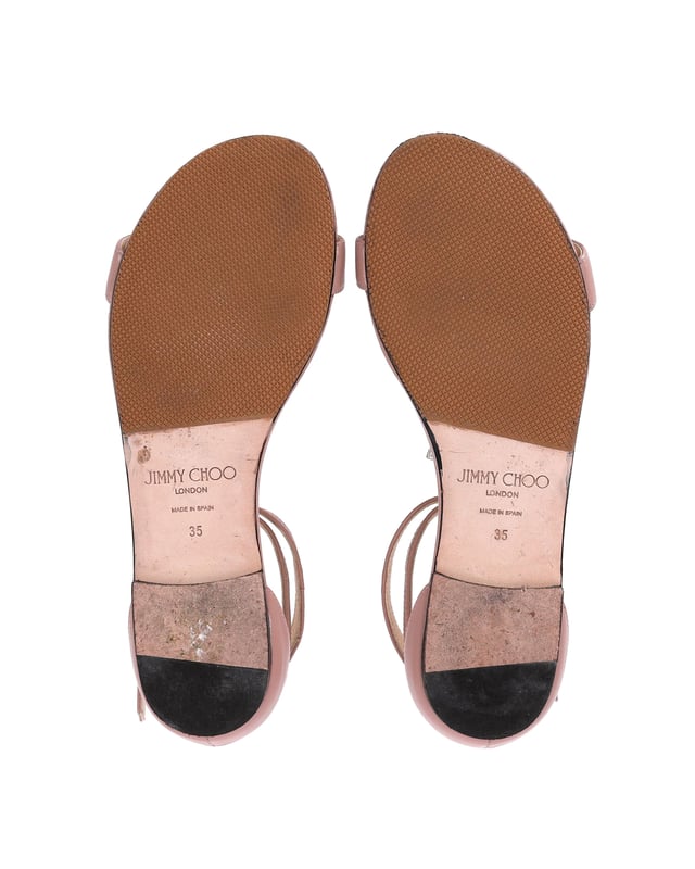 VINTAGE, RRP AS NEW
Show off your glamorous side with the Jimmy Choo Crystal Embellished T-strap Flat Sandals. Featuring a comfortable flat design and elegant crystal embellishment, these sandals make the perfect staple piece to any outfit. It has an open toe design with a double-wrapped buckle ankle strap fastening.

Jimmy Choo Crystal Embellished T-strap Flat Sandals in Pink Leather
Condition: Very good
Sign of wear: Moderate wear on the soles, light wear on the insoles
Material: Leather
Color: Pink
Size: EU35 / UK2 / US5
SKU: 280951