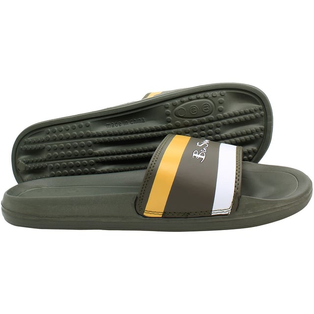 Ben Sherman Sidney Heren Groene Slippers Ben Sherman Sidney Heren Flip-Flops, de belichaming van informele comfort en tijdloze stijl. Hier is een gedetailleerde beschrijving die hun belangrijkste kenmerken benadrukt:
Klassiek Ontwerp: Deze flip-flops beschikken over een strak en minimalistisch ontwerp, dat de tijdloze esthetiek van Ben Sherman belichaamt. Met een effen zwarte kleur passen ze moeiteloos bij elke casual outfit, van strandkleding tot dagelijkse kleding.
Premium Materialen: Gemaakt van hoogwaardige materialen, waaronder een duurzame rubberen zool en een comfortabele voetbed, zijn deze flip-flops ontworpen om lang mee te gaan. De zachte maar stevige banden zorgen voor een veilige pasvorm en voorkomen ongemak of irritatie tijdens langdurig dragen.
Comfortabele Voetbed: De Sidney flip-flops hebben een gecushioneerd voetbed dat zich vormt naar de contouren van je voeten, wat superieur comfort en ondersteuning biedt bij elke stap. Of je nu over het strand wandelt of boodschappen doet in de stad, met deze flip-flops blijven je voeten verfrist en ontspannen.
Lichtgewicht en Flexibel: Ontworpen voor maximaal comfort en vrijheid van beweging, zijn deze flip-flops licht van gewicht en flexibel, waardoor natuurlijke voetbeweging mogelijk is. Of je nu naast het zwembad ligt of nieuwe bestemmingen verkent, ze bieden de flexibiliteit en wendbaarheid die je nodig hebt voor een hele dag dragen.
Gemakkelijk Schoon te Maken: Dankzij hun waterbestendige ontwerp zijn deze flip-flops gemakkelijk te reinigen en te onderhouden, waardoor ze ideaal zijn voor stranduitstapjes of ontspanning aan het zwembad. Spoel ze eenvoudig af met water om ze er fris uit te laten zien en klaar voor je volgende avontuur.