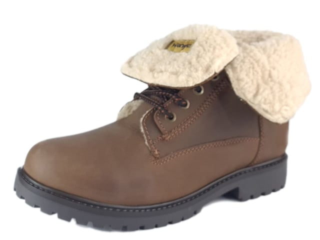 Chilly and frosty weather is not a problem in these Aviator mens tan leather lace up boots from Wrangler. Crafted with a leather upper, they feature a lace up fastening, stitch design and woolly inside lining for added warmth on a cleated grip sole. Pair with a parka to rock your look!