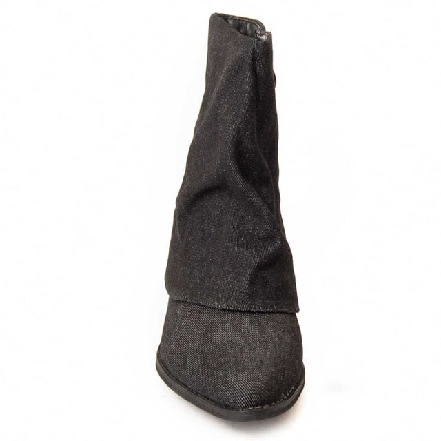 Heeled ankle boots for women. Comfortable fit. Made with vegan materials. Made by other brands for our brand. Approximate measurements: 4 cm heel, 16 cm shaft height, and 10 cm shaft width.