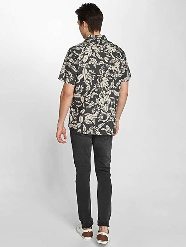 Mens Casual Beach Printed Shirts

Short Sleeved,  Classic Collar

Button Fastening

Round Hem 

Made With Cotton Material Provides You Comfort

Brand : Only & Sons

Perfect For Casual, Summer, Beach, Holidays, Traveling