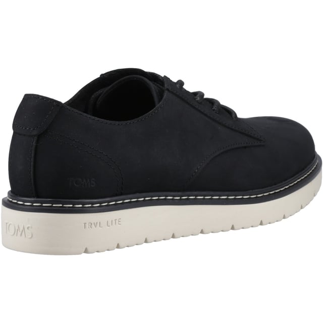 A refresh of the Navi Oxford with a new, extra-comfortable outsole that looks as good as it feels. Versatility is the name of the game with this Oxford, made with water-resistant leather uppers.