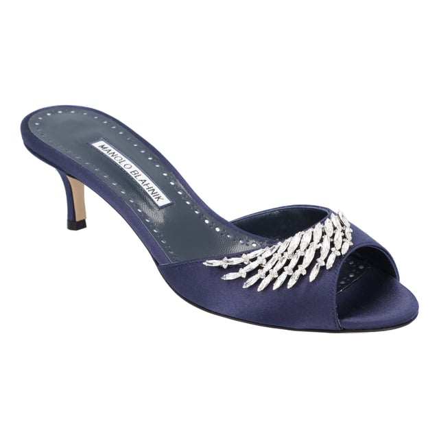 Heel measures approximately 50mm/ 2 inches
Green satin
Slip onMeasurments:  height: 500 mm