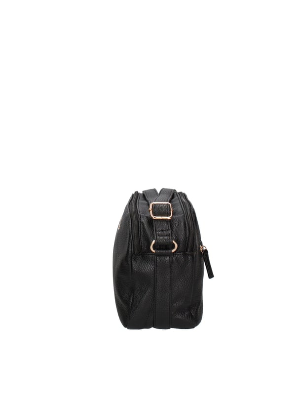Bolso bandolera para mujer. El cierre es con cremallera. Los bolsillos internos son uno con cremallera y dos abiertos. Los bolsillos externos son uno en la espalda con cremallera. La bandolera es ajustable en piel. Falta el mango. Hay tres compartimentos internos. El material exterior es ecopiel. Internamente está forrado en poliéster. Medidas: 26x19x11 cm. Producto de moda