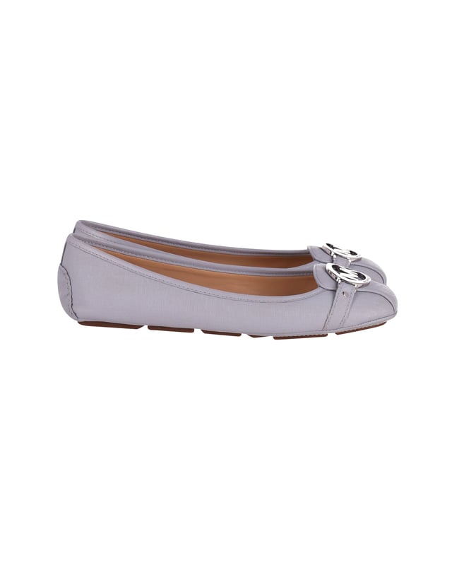 VINTAGE, RRP AS NEW
Michael Kors is known for footwear that can enhance your professional look. This pair of glamorous shoes by them has a pastel blue leather exterior. These flats have a closed toe style with a slip on finish. Wear them with a formal blouse and skirt combination.

Michael Kors Fulton Moccasin Flats in Pastel Blue Leather
Material: Leather
Color: Pastel Blue
Size: EU40.5/US10.5/UK7.5
Condition: excellent
Sign of wear: Minimal signs of wear on soles and exterior leather; Comes with box
SKU: 167653