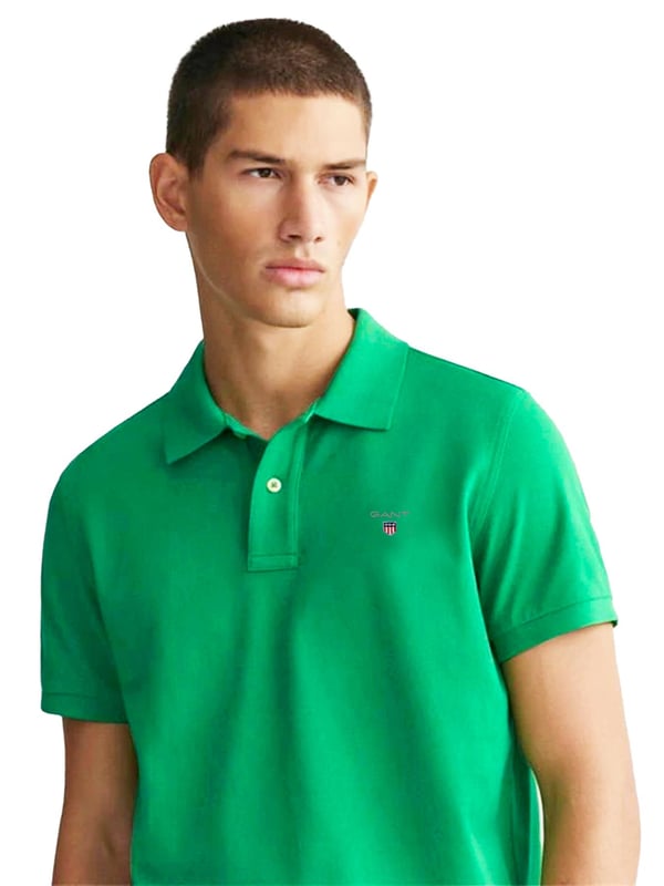 These Original Mens Designer Short Sleeve Gant Polos feature the brands Logo, and a Button-Down Collared Neckline. Crafted With 100% Cotton, these Lightweight and breathable Regular Fit Polos are Suitable for Casual or Workwear.
