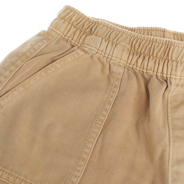 Casual shorts with elastic waistband with a comfortable and relaxed fit.

 They feature two large front patch pockets, which adds a utilitarian and practical touch.

 They are made from a soft, structured fabric, ideal for everyday use, providing freedom of movement.

 Their simple design and easy-to-slip-on style makes them versatile and convenient for casual outfits.
 Composition: 88% Cotton, 18% Lyocell
 Care:
- Machine wash cold.
 - Use similar colors in the wash.
 - Avoid the use of bleaches.
 - Dry at low temperature in the dryer.
 - Iron at low temperature.
 - Do not dry clean.