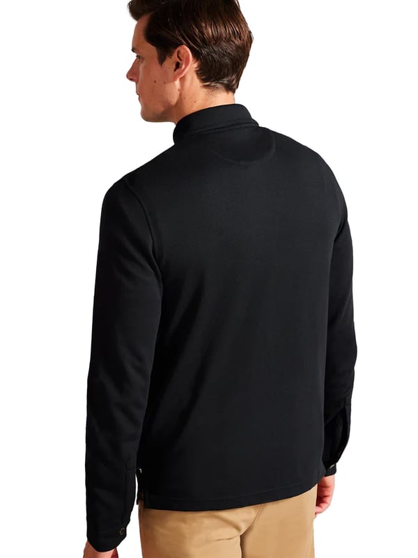 La camiseta polo de manga larga Karpol para hombre de Ted Baker, en color azul marino, ofrece un toque refinado a un básico de armario. Confeccionada en una suave mezcla de modal, esta polo brinda una comodidad excepcional y una sensación lujosa sobre la piel. Presenta un cuello clásico y una cremallera en la solapa, que añade un toque moderno a su diseño atemporal. Las mangas largas lo convierten en una prenda versátil, ideal tanto para looks casuales como para ocasiones más elegantes, proporcionando estilo y comodidad en cualquier situación.