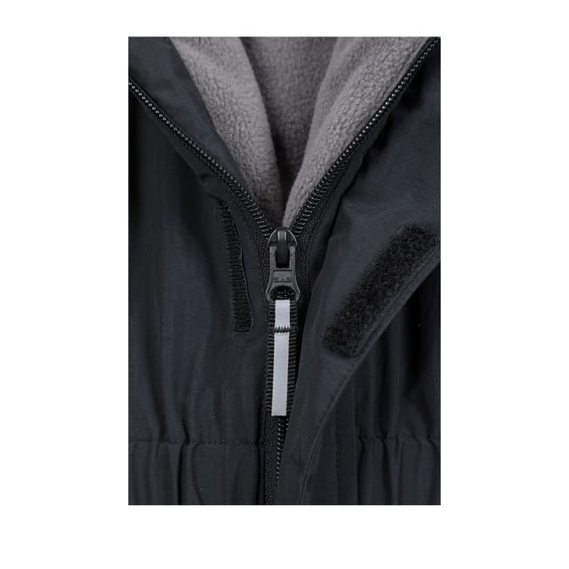 Fabric: Soft Touch. Lining: Fleece. Design: Logo. Pockets: 2 Side Pockets. Hem: Adjustable. Cuff: Elasticated, Touch Fastening Tab. Neckline: Hooded. Sleeve-Type: Long-Sleeved. Hood Features: Adjustable, Grown On Hood. Fabric Technology: Breathable, Waterproof. Fastening: Concealed Zip, Pull-On, Stormflap, Stud. Elasticated Ankles, Elasticated Waist, Reinforced Knee, Taped Seams, Thermal Tested to -10C.