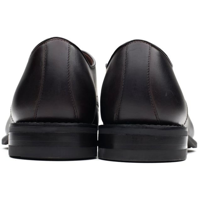 The Hempstead Dress Shoe From Loake Showcases A Perfect Blend Of Timeless Sophistication And Classic Style, Redefining Luxury With Its Polished Appearance And Exuding Quality. Crafted From Premium Leather, This Loake Staple Boasts A Sleek And Elegant Design. Whether You're Dressing For The Office, A Go-to Meeting Or Adding A Sharp Edge To Your Daily Attire, This Shoedrobe Must-have From Loake Ensures You Make A Distinctive Statement Of Style And Personality.