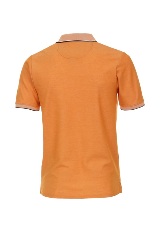 Deze sportieve, casual polo heeft een comfortabele pasvorm en kan op verschillende manieren worden gecombineerd. Het heeft de typische polokraag en een knoopsluiting met drie knopen. De kraag en manchetten zijn een echte blikvanger met hun contrasterende strepen. Op de borst zit een zakje met een klein labeldessin.