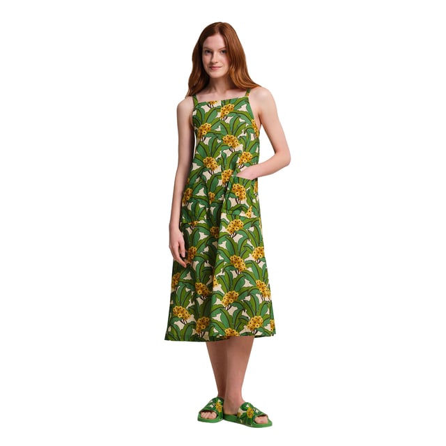 100% Cotton. Fabric: Coolweave, Poplin. Design: All-Over Print, Flowers, Tropical. Fabric Technology: Breathable, Ventilated. Elasticated, Front Seam Detail, Gathered Back. Neckline: Square Neck. Sleeve-Type: Sleeveless. Pockets: 2 Patch Pockets. Sustainability: Sustainable Materials. 8 UK: 32 in. 10 UK: 34 in. 12 UK: 36 in. 14 UK: 38 in. 20 UK: 45 in. 18 UK: 43 in. 16 UK: 40 in.