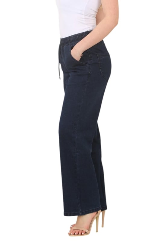MYT Dames Elastische Hoge Taille Wijde Benen Jeans, Deze Pull-on Jeans Zijn Gemaakt Met Rekbare Stof Zorgt Voor Een Perfecte Pasvorm Voor Alle Lichaamstypes. - - . Het Pull-on ontwerp zorgt voor gemakkelijk dragen en combineert zowel stijl als functionaliteit. - - . Het wijde pijp silhouet creëert een chique, ontspannen vibe terwijl het je benen verlengt voor een gebalanceerd, symmetrisch uiterlijk. - - . Deze jeans met hoge taille voor dames straalt tijdloze charme uit en biedt een mix van casual verfijning en moderne veelzijdigheid. - - . Deze wijde Baggy Jeans zijn ontworpen om de hele dag comfortabel te zitten en bieden onbeperkte bewegingsvrijheid. - - . Functionele voor- en achterzakken maken het opbergen van essentiële dingen zoals je telefoon of portemonnee net zo praktisch als stijlvol.
