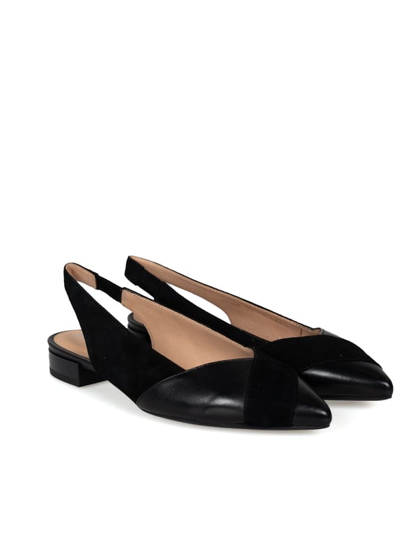La punta afilada es un detalle elegante que añade un carácter único a los zapatos y hace que se vean extremadamente estilosos, combinando perfectamente tanto con estilismos formales como casuales.

Los zapatos cómodos de meter son una garantía de confort y rapidez al ponérselos, lo que es extremadamente práctico para el uso diario, especialmente para personas con un estilo de vida activo.

Con el talón descubierto, los zapatos proporcionan una excelente ventilación, lo que es indispensable en los días más cálidos, y también añaden ligereza a cada paso, haciéndolos la elección ideal para paseos de verano.

Con una suela con logo, los zapatos no solo se ven excepcionales, sino que también subrayan el prestigio y la alta calidad de la marca, lo que es un elemento importante para las personas que valoran los detalles de moda.

Con un tacón bajo, los zapatos ofrecen la combinación perfecta de elegancia y comodidad, permitiendo llevarlos durante largo tiempo sin sentir cansancio, lo que los convierte en una excelente elección para cualquier ocasión.

Hechos de cuero natural de alta calidad, los zapatos garantizan durabilidad y confort en el uso, además de un ajuste perfecto al pie, lo que es clave para la salud y comodidad.

Empacados en una caja de la marca, los zapatos son una excelente idea para un regalo, añadiendo elegancia y prestigio desde el momento de desempaquetar, lo que subraya el cuidado en cada detalle.