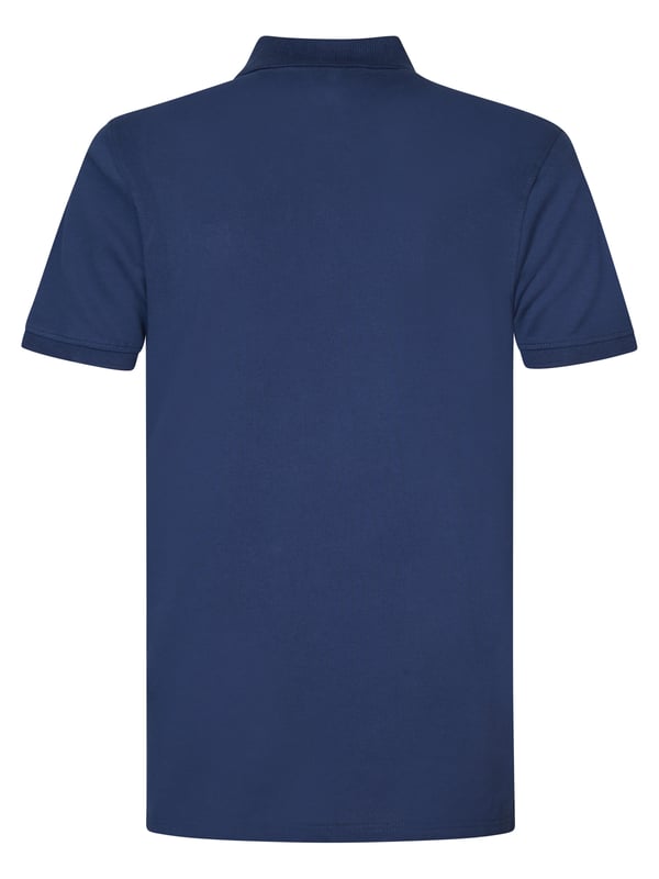 Unifarbenes Poloshirt mit offenem Kragen und Knopfleiste. Das Poloshirt ist mit einem im Brustbereich applizierten Petrol-Badge ausgeführt. In verschiedenen Farben erhältlich. Du schwankst zwischen zwei Größen? Nimm die größere Größe! Kurzarm-PoloshirtUnifarbenOffener KragenKnopfverschlussPetrol-Logo95 % Baumwolle, 5 % Elasthan