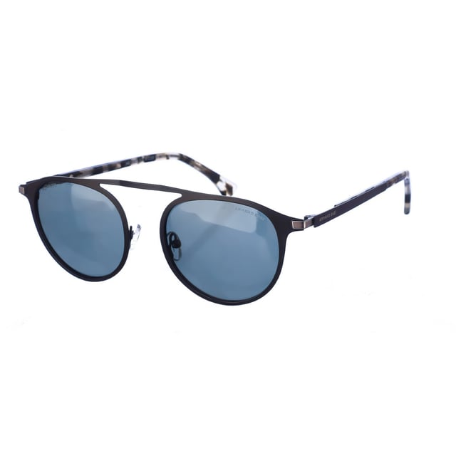 Gafas de sol Armand Basi con montura de metal.
 Color Negro
 Forma ovalada.
 Lentes de color Verde
 Patillas en acetato.
Nombre de la marca grabado en la lente y en la patilla.
 100% Protección UV. 
 Incluye una funda de tela de protección.
Los colores reales del producto pueden variar ligeramente con respecto a los colores que muestra su monitor.
 
 Medidas  Ancho lente: 51 mm. Puente: 20 mm. Patillas: 145 mm.
 
 Limpiar las gafas con agua y jabón (neutro).
 - No utilice paños sucios o abrasivos, que puedan alterar las características de los filtros.
 - Utilice solo accesorios y repuestos originales.