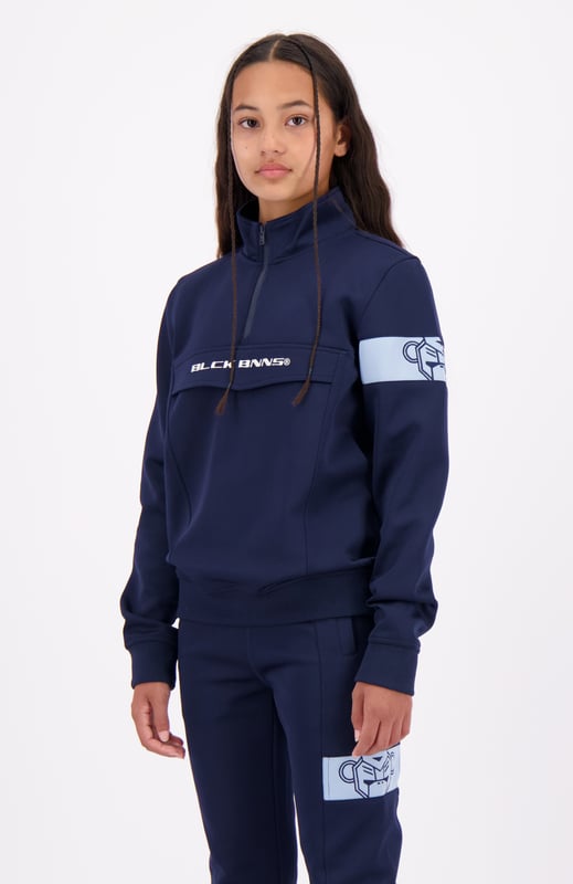 100 % Polyester Normale Passform Hoher Kragen mit halbem Reißverschluss Black Bananas Signatur-Klappe auf der Vorderseite Commander-Band am linken Arm Kombinierbar mit JR. COMMANDER TRACKPANTS 