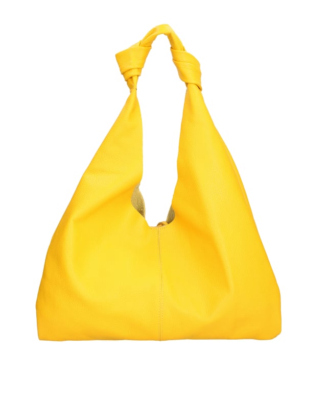 Bolso bandolera para mujer. El cierre es con botón magnético. Faltan bolsillos internos. Los bolsillos externos están ausentes. Falta la correa para el hombro. El mango es de cuero. Hay un compartimento interno. El material exterior es piel auténtica tipo dólar. Internamente está forrado en tejido 70% algodón - 30% poliéster. Medidas: 40x42x2 cm. Hecho en Italia