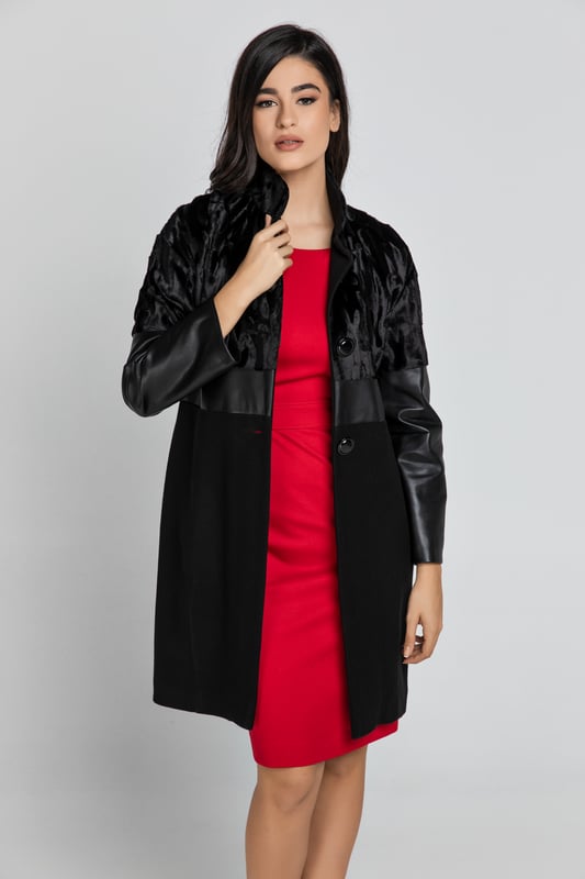 Three fabric coat in black. Astrakhan at the top with a wide faux leather panel underneath and on the rest of the arms. Coat fabric below. Upright collar. Fastens in the front with 3 big buttons. Two side pockets. Easy fit. Our model is 176cm and is wearing size 36/S. Measurements for size 36/M (in cm): Shoulder -46, Chest-45, Waist-45, Bottom-50, Sleeve length -53, Body length-91. 50%wool-50%acryl + 100%polyester. Accessories are not included.
