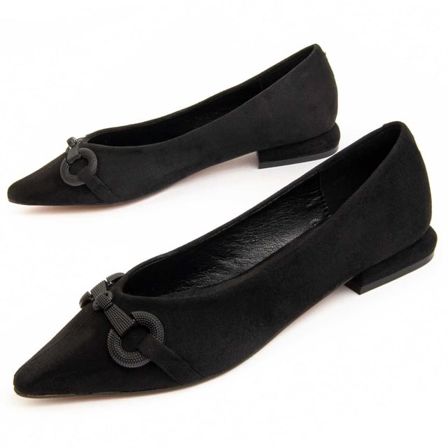 Casual ballerina for women. Comfortable fit. Natural leather padded insole. Manufactured by other brands for our brand.