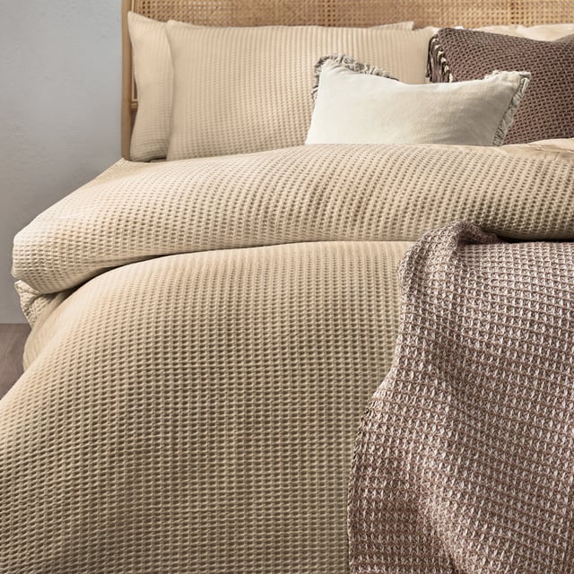 A modern classic ideal for those who appreciate the relaxed living aesthetic. The Chunky Waffle duvet cover set is made of premium cotton. Its soft, breathable fabric provides a comfortable night's sleep while also adding a sophisticated look to your bedroom. OEKO-TEX® certifies this product, showing it has been sustainably made.