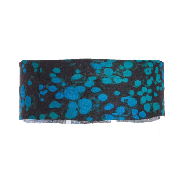 Buff headband.
 Printed black color
 Versatile and adaptable to all your needs.
 Extreme comfort, UV technology, unique design.
 Comfortable and attractive winter headband, ideal for cold days and environments.
 Eco spirit, BUFF design for sports or everyday life.

 Composition: 100% Polyester.

 Measurements: 9 x 25 cm.

 Washing machine maximum temperature 40º
 Do not use bleach.
 Do not use iron.
 Measures: 9x25cm.
 Composition: 100% polyester.
 Care:
Washing machine maximum temperature 40º
 Do not use bleach.
 Do not use iron.