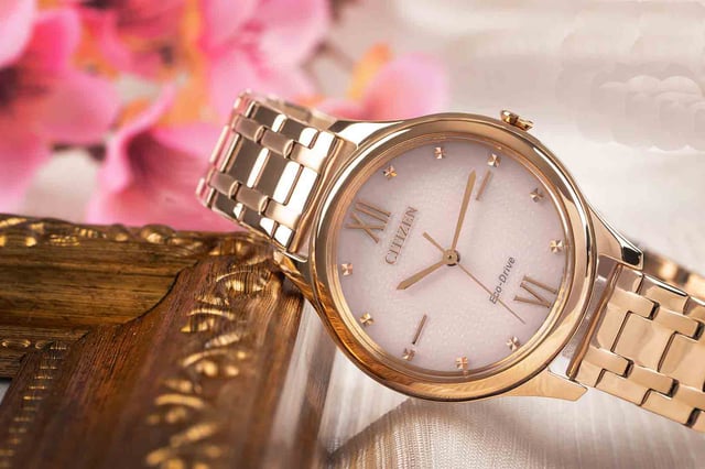 This Citizen  Analogue Watch for Women is the perfect timepiece to wear or to gift. It's Rose Gold 32 mm Round case combined with the comfortable Rose Gold Stainless steel watch band will ensure you enjoy this stunning timepiece without any compromise. Operated by a high quality Eco-Drive movement and water resistant to 5 bars, your watch will keep ticking. This solar powered watch recharges itself in any kind of light,This solar watch does not require any battery replacement. -The watch has a function: Solar Powered High quality 19 cm length and 14 mm width Rose Gold Stainless steel strap with a Fold over with push button clasp Case diameter: 32 mm,case thickness: 7 mm, case colour: Rose Gold and dial colour: Pink