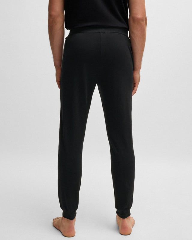 Regular-rise tracksuit bottoms by BOSS. Featuring branded cords and an embroidered logo, this cuffed pair comes in stretch jersey for comfort.

Covered waistband
Drawstring
Pockets bottom front: Side pockets

95% Cotton, 5% Elastane
50515365