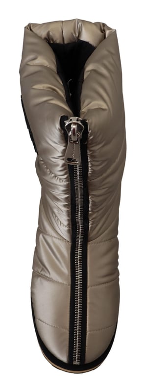 Dolce & Gabbana Men's Silver Padded Mid Calf Winter Shoes Boots Brand: DOLCE & GABBANA
Model: Mid calf boots
Material: 100% Polyester nylon
Color: Silver Platino
Rubber sole
Zipper closure
Logo details
Made in Italy
Material: 100% Polyester nylon