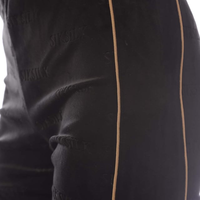 inchBlack Cycle ShortRegular fitSoft touchEmbroidered SikSilk logoVelour panelsGold corded pipingMachine wash94% Polyester 6% Elastane inch