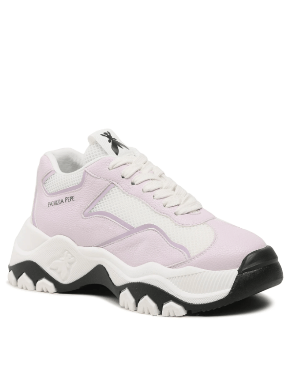 Sneakers atados son la combinación perfecta de estilo y comodidad, ideal tanto para la jungla urbana como para las escapadas de fin de semana.
Con la punta redonda que proporciona espacio y confort a tus dedos, una elección ideal para aquellos que valoran la comodidad en cada paso.
Modelo de plataforma, que no solo añade unos centímetros de altura, sino que también asegura estabilidad y amortiguación al caminar.
En la lengua, un parche de la marca es un detalle sutil pero notable que demuestra la originalidad y alta calidad del producto.
La suela con logo no solo garantiza la autenticidad, sino que también es un signo de solidez y durabilidad, lo que te permite disfrutar de los zapatos por muchas temporadas.
En la parte trasera del zapato, el nombre de la marca destaca discretamente el carácter lujoso del calzado y añade prestigio a cada paso.
Hechos de cuero ecológico de alta calidad y tela, lo que representa una elección responsable para el medio ambiente, sin comprometer la estética y durabilidad.