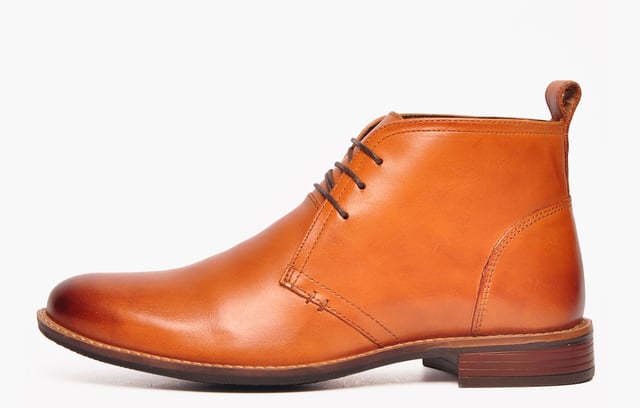 The Farleton leather chukka boot from Catesby England features an extremely cushioned inner sole and are crafted from a high-quality leather upper, effortlessly taking you from day to night with an all-round design that is perfect for formal or casual wear. Featuring a smooth finish, accompanied by a slim durable outsole, making these vintage chukka boots a perfect addition to any footwear collection. 
 - Premium leather upper 
 - Lace up fastening 
 - Comfort insole 
 - Soft leather / textile inner 
 - Durable rubber outsole 
 - Catesby England branding throughout