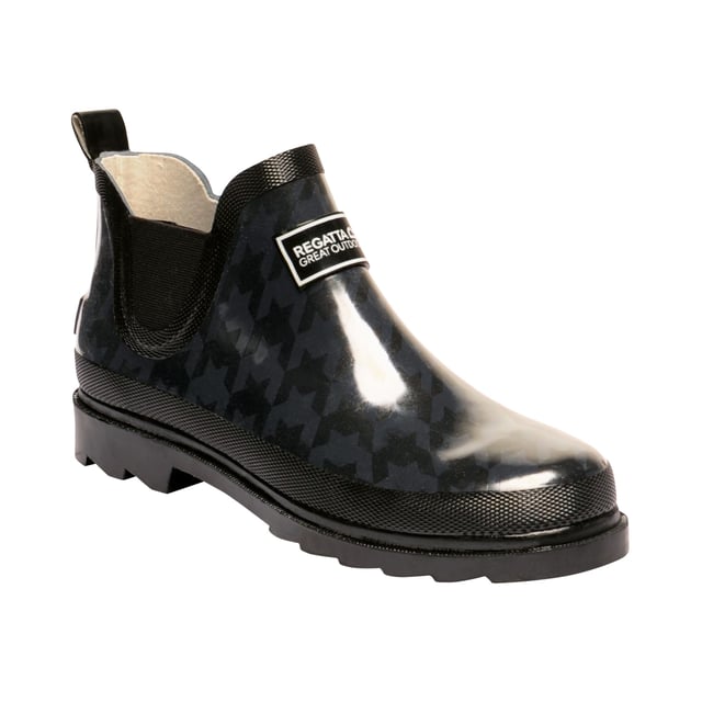 Regatta - Geweldige Outdoors Dames Harper Lage Wellington Laarzen (Zwart) De Lady Harper Wellington is een superstijlvolle, lage rubberen laars met prachtige gedrukte patronen en kleuren die gegarandeerd de grijze winterdagen opfleuren Het volledig waterdichte paar heeft een voering van natuurlijk katoen voor vochtbeheersing en een buitenzool met grip Een geweldige keuze of u nu naar de winkels gaat, in de tuin werkt of met de hond wandelt 35% Andere Vezels/Materialen, 65% PU-materiaal.