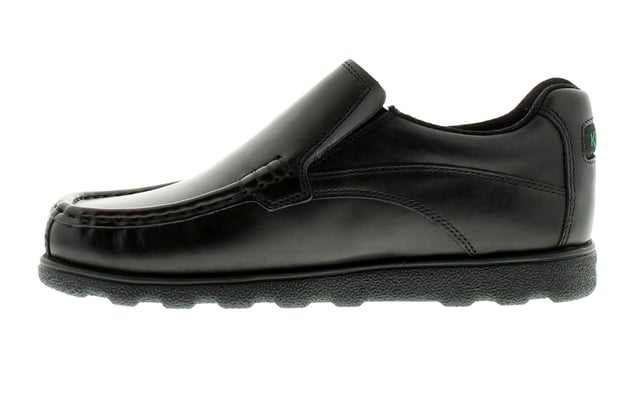 Los zapatos estilo Fragma Slip On de Kickers son inteligentes y prácticos con plantillas acolchadas para mayor comodidad y una suela de goma gruesa. La parte superior de cuero proporciona detalles de costuras ligeras y el logotipo de Kickers.