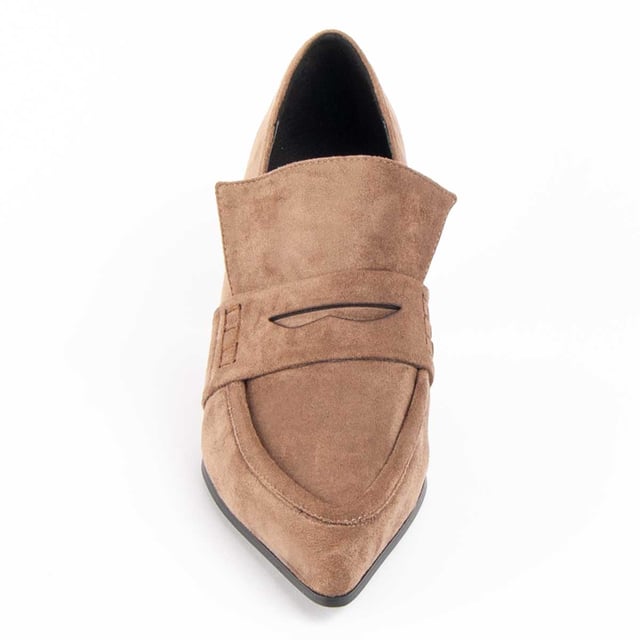 Schoenen met hoge hakken voor dames. Comfortabele pasvorm. Gevoerde binnenzool van natuurlijk leer. Gemaakt door andere merken voor ons merk. Afmetingen bij benadering: hak van 8 cm.