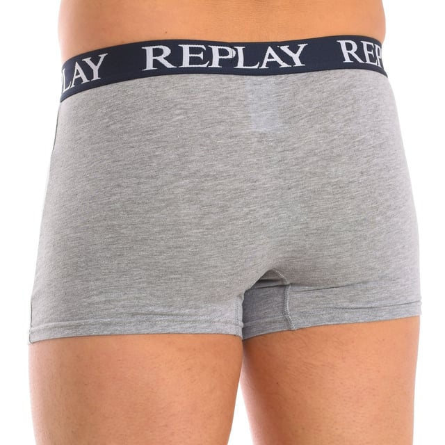 Stretchkatoenen boxer.
 Elastische rubberen tailleband, met de merknaam herhaaldelijk geborduurd.
 Comfortabele en ademende stof.
 Anatomische voorkant, met de mogelijkheid om vast te houden zonder te knellen.
 Naden in toon zichtbaar.
 Samenstelling: 95% Katoen, 5% Elastaan
 Onderhoud:
Wassen op maximaal 40º.
 Strijken op lage temperatuur.
 Geen bleekmiddel gebruiken.
 Geen droger gebruiken.
 Niet chemisch reinigen.