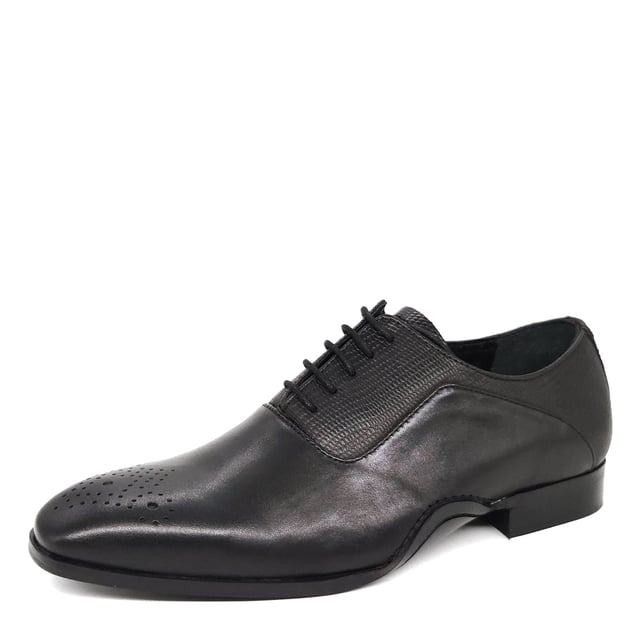 Meet Hillingdon, a traditional Oxford shoe with a twist, featuring a simple leather lace up design complete with an on-trend textured leather finish and brogue detailing on the toe.