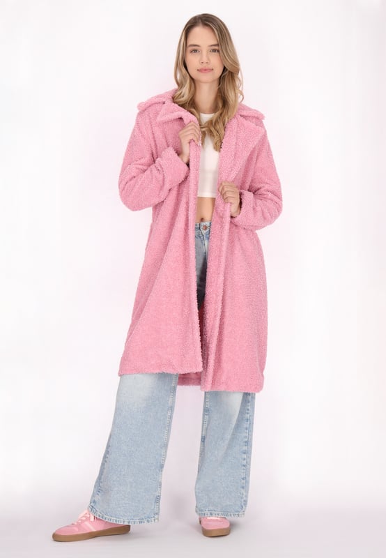 Ein strukturierter Mantel mit mittellangem Schnitt, Reverskragen und zweireihigem Knopfverschluss vorne. Erleben Sie die gemütliche Eleganz des weichen Stoffes. Lange Ärmel und Innenfutter machen dieses Stück ideal für kühleres Wetter. Verleihen Sie Ihrer Oberbekleidungskollektion mit diesem stilvollen Mantel, der für die moderne junge Frau entworfen wurde, eine lässige und doch schicke Note.  Kaminsims