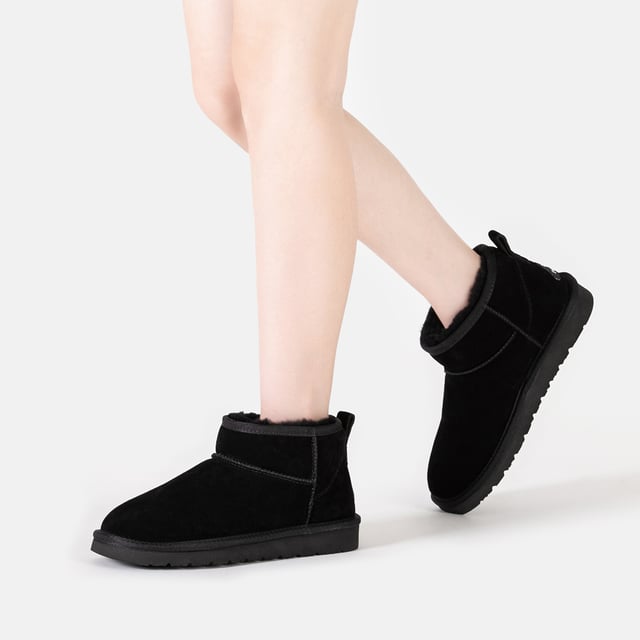 EVER AU Botas clásicas ultra mini para mujer-FINCH Las botas clásicas Finch Ultra Mini cuentan con una altura de tobillo convenientemente más baja, lo que hace que sean muy fáciles de poner. Perfectamente diseñado para aquellos a quienes les puede resultar difícil ponerse otros estilos de botas. Especificación: Parte superior de gamuza Forro cálido de lana de piel de oveja Plantilla de lana de piel de oveja suave Suela de EVA Tecnologías: Agua & Parte superior resistente a las manchas Suela exterior antideslizante