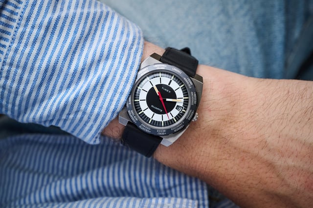 This Timex World Time Reissue Analogue Watch for Men is the perfect timepiece to wear or to gift. It's Silver 39 mm Round case combined with the comfortable Black Leather watch band will ensure you enjoy this stunning timepiece without any compromise. Operated by a high quality Quartz movement and water resistant to 5 bars, your watch will keep ticking. The Timex World Time 1972 Reissue brings a unique 1970s design from the Timex archive back to life for 2023.  This Analogue watch has a calendar function: Date and Worldtime High quality 21 cm length and 20 mm width Black Leather strap with a Buckle Case diameter: 39 mm,case thickness: 13 mm, case colour: Silver and dial colour: Black