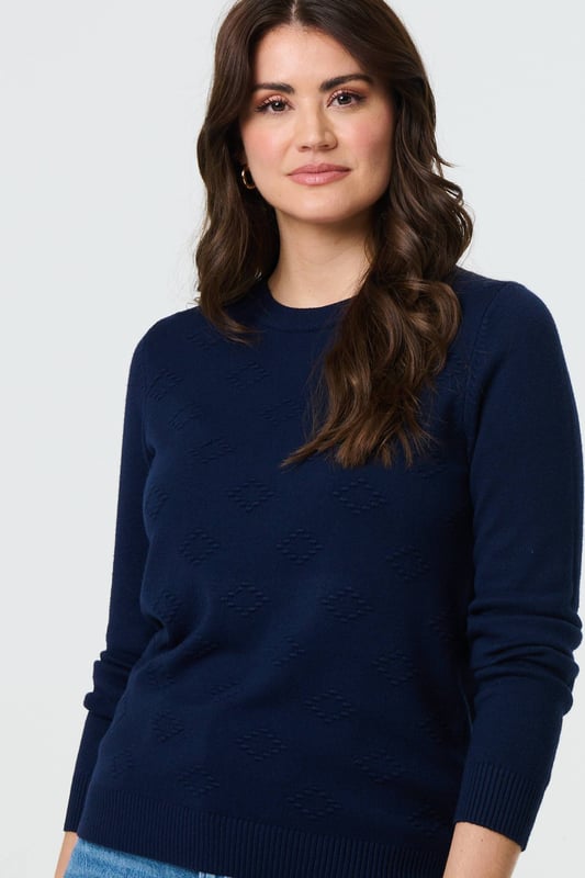 Get a classic look in this slim jumper. It has an embroidered texture on the front, long sleeves and a flattering hip length hem. For an effortless professional outfit, pair with a midi skirt or fitted trousers. This top is also made from a breathable viscose blend.