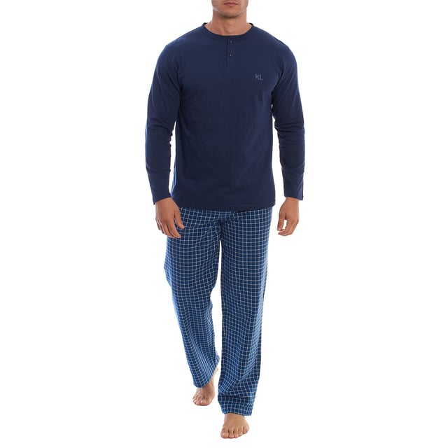 Kisses&Love men's winter pajamas. Top quality men's pajamas!

 The men's long pyjamas combine a long-sleeved round-neck T-shirt (only one model with a V-neck!) and long trousers. Made from soft and breathable materials, it ensures comfort all night long.
 This men's autumn-winter pyjama set is ideal for the season. The sleepwear set offers a perfect balance between style and comfort for a restful night's sleep.

 Exclusive designs and a variety of prints: Men's winter pajamas are available in a wide range of exclusive designs and prints, allowing you to choose from different styles that reflect your personality and taste. From prints to stripes, vibrant colors and softer ones, each pajama offers a unique and special touch. Fun men's winter pajamas, men's plaid pants, classic pajamas, you have a variety to choose from.

 Easy Care & Durability: Made from durable cotton, and some models with a slight percentage of polyester, the men's cotton pajamas are easy to machine wash and maintain their softness, color and shape wash after wash. This easy maintenance ensures that the long-sleeved pajama set remains a favorite item in your wardrobe, offering durability and practicality over time, especially during the colder seasons.

 Men's winter pajamas, the perfect gift for Father's Day, anniversary, Christmas, New Year, birthday, and much more!

 Choose style, quality and comfort with Kisses&Love!
 Composition: 100% Cotton
 Care:
- Wash at max temperature. 30º.
 - Do not use bleach.
 - Do not use a dryer.
 - Iron at low temperature max. 110º.
 - Do not dry clean.